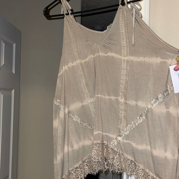 **BRAND NEW W/TAGS L POL Lace Top - Picture 2 of 4